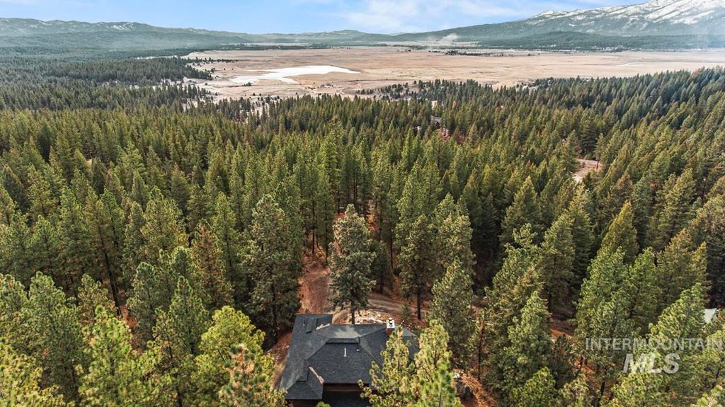 Photo of 4 Chino Spur, Cascade, ID 83611 (MLS # 98979125)