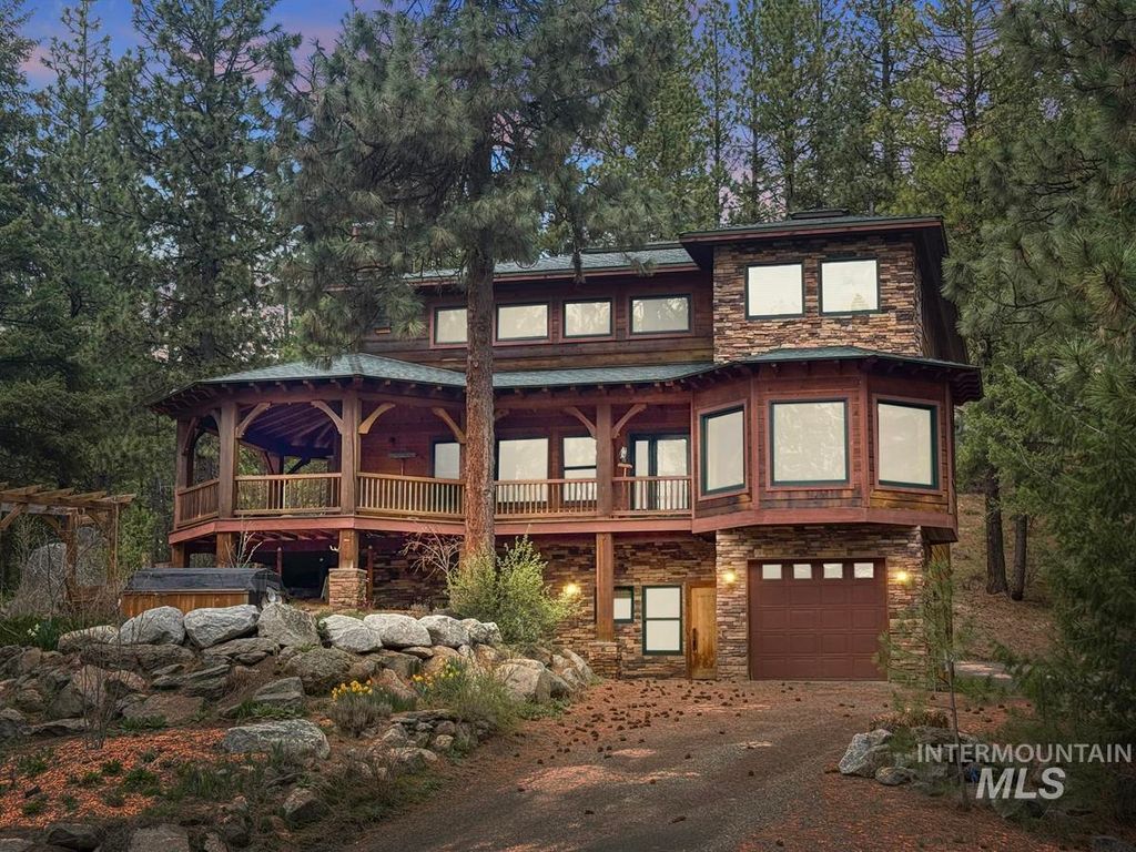 Photo of 4 Chino Spur, Cascade, ID 83611 (MLS # 98979125)