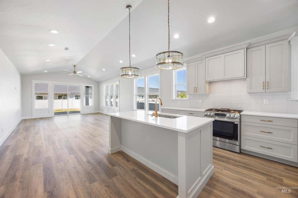 Photo of 933 S Almond St, Nampa, ID 83686 (MLS # 98994796)