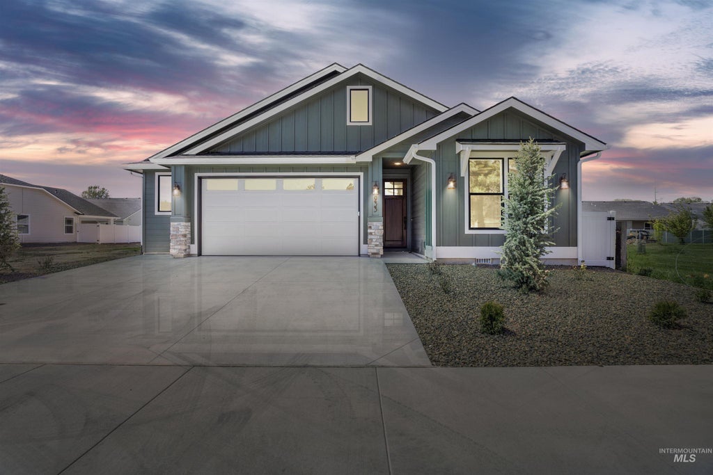Photo of 933 S Almond St, Nampa, ID 83686 (MLS # 98994796)