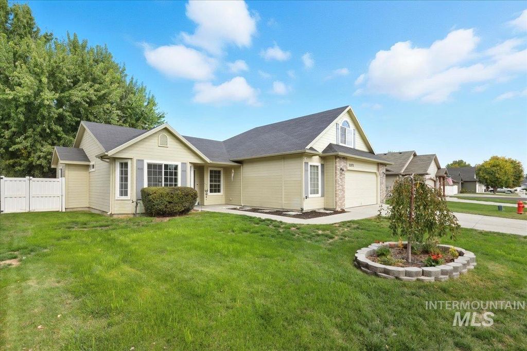Photo of 1103 Redwing St, Fruitland, ID 83619 (MLS # 98963845)