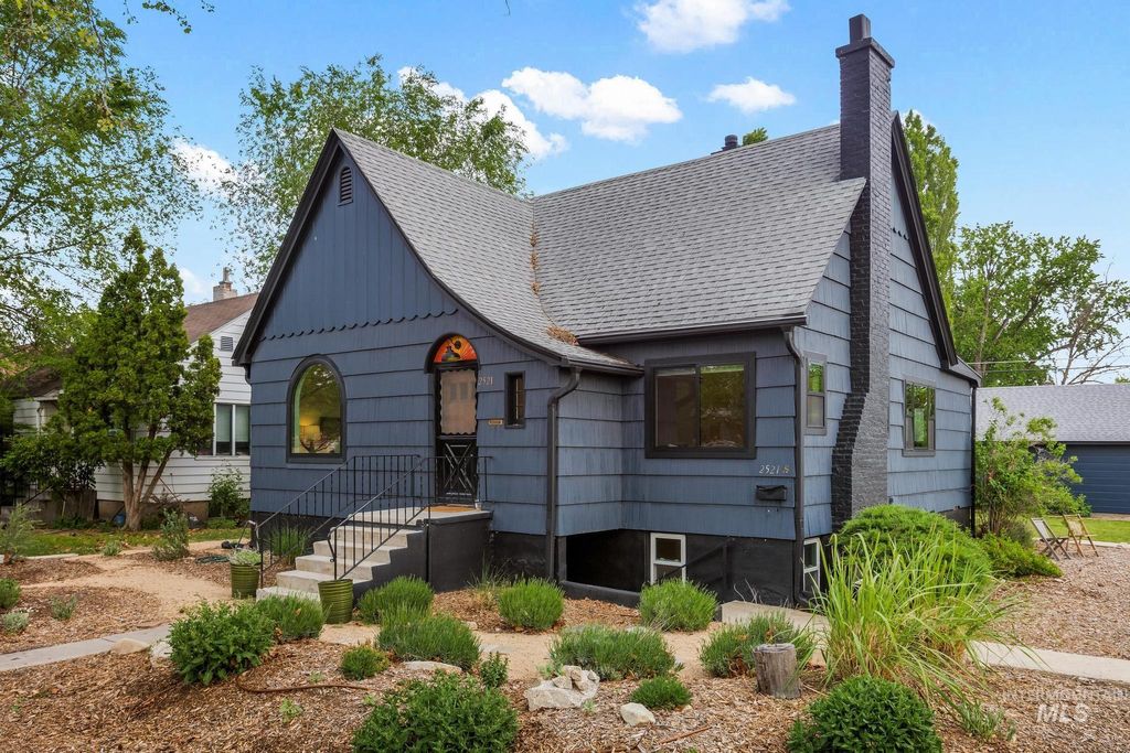 Photo of 2521 W Bannock St, Boise, ID 83702 (MLS # 98985669)
