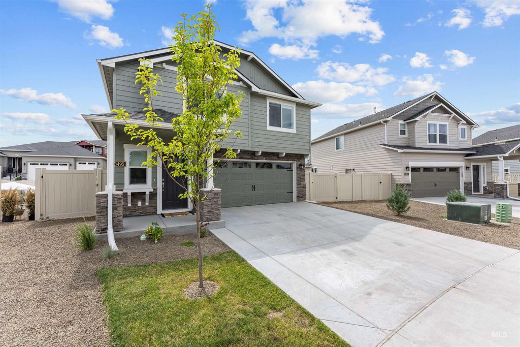 Photo of 3495 S Cabin Creek Way, Meridian, ID 83642 (MLS # 98965588)