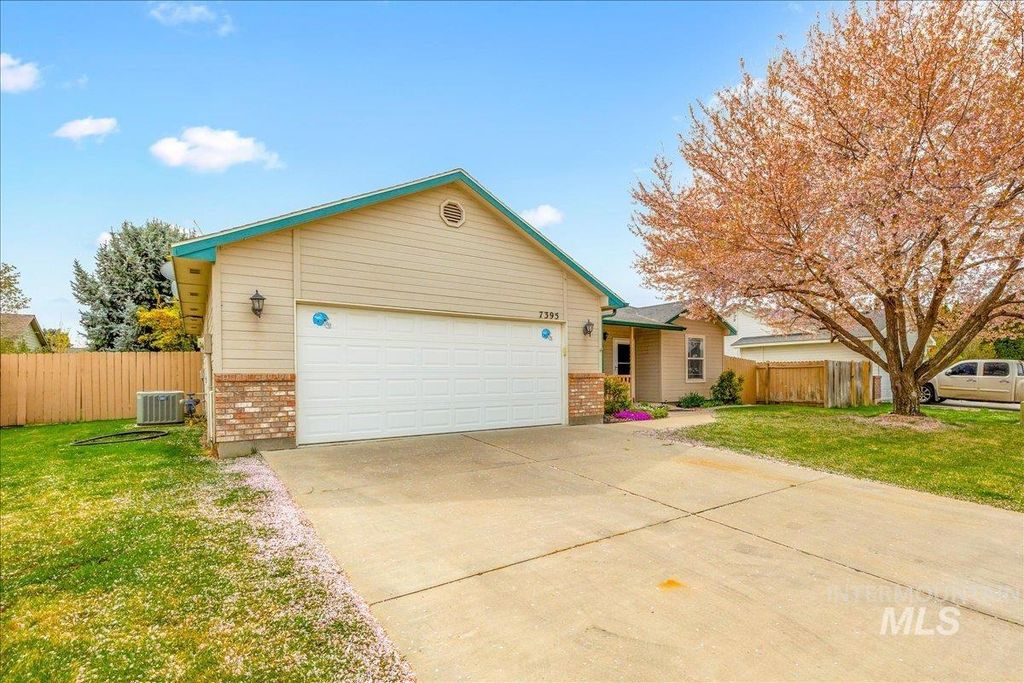 Photo of 7395 Bridgeport Dr, Nampa, ID 83687 (MLS # 98980569)