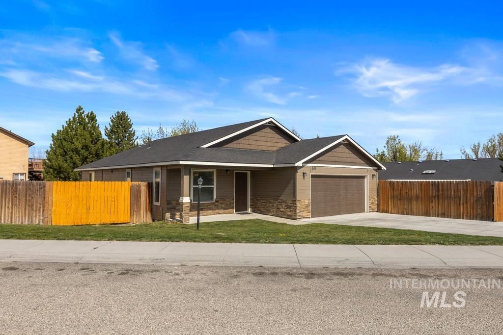Photo of 608 Brampton Drive, Caldwell, ID 83605 (MLS # 98981834)