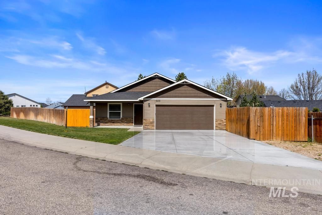 Photo of 608 Brampton Drive, Caldwell, ID 83605 (MLS # 98981834)