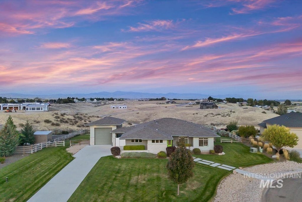 Photo of 24398 Tombstone Ridge Ct, Middleton, ID 83644 (MLS # 99001189)