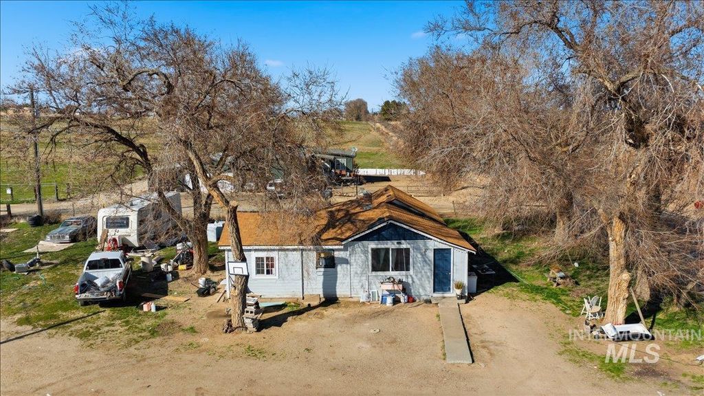 Photo of 27633 Farmway Road, Caldwell, ID 83607 (MLS # 98977001)