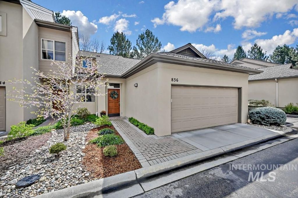 Photo of 836 E Riverpark Ln, Boise, ID 83706 (MLS # 98982661)