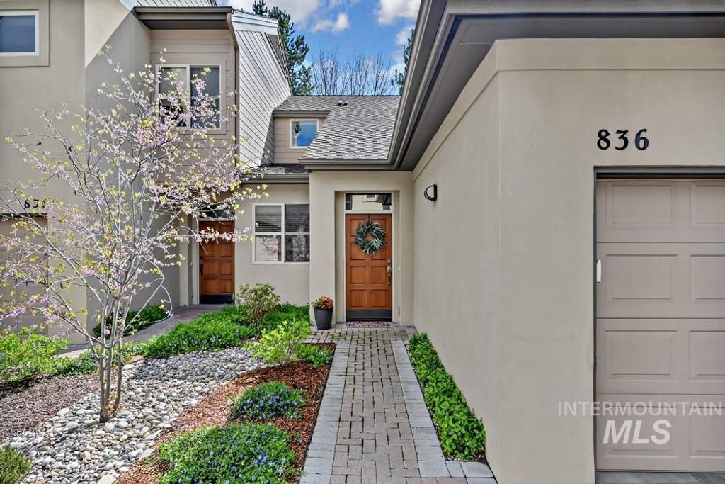 Photo of 836 E Riverpark Ln, Boise, ID 83706 (MLS # 98982661)