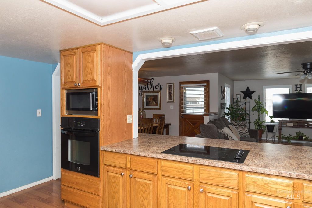 Photo of 591 NW 11th St, Ontario, OR 97914 (MLS # 98977697)