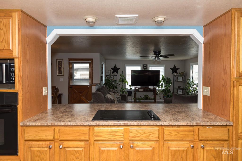 Photo of 591 NW 11th St, Ontario, OR 97914 (MLS # 98977697)