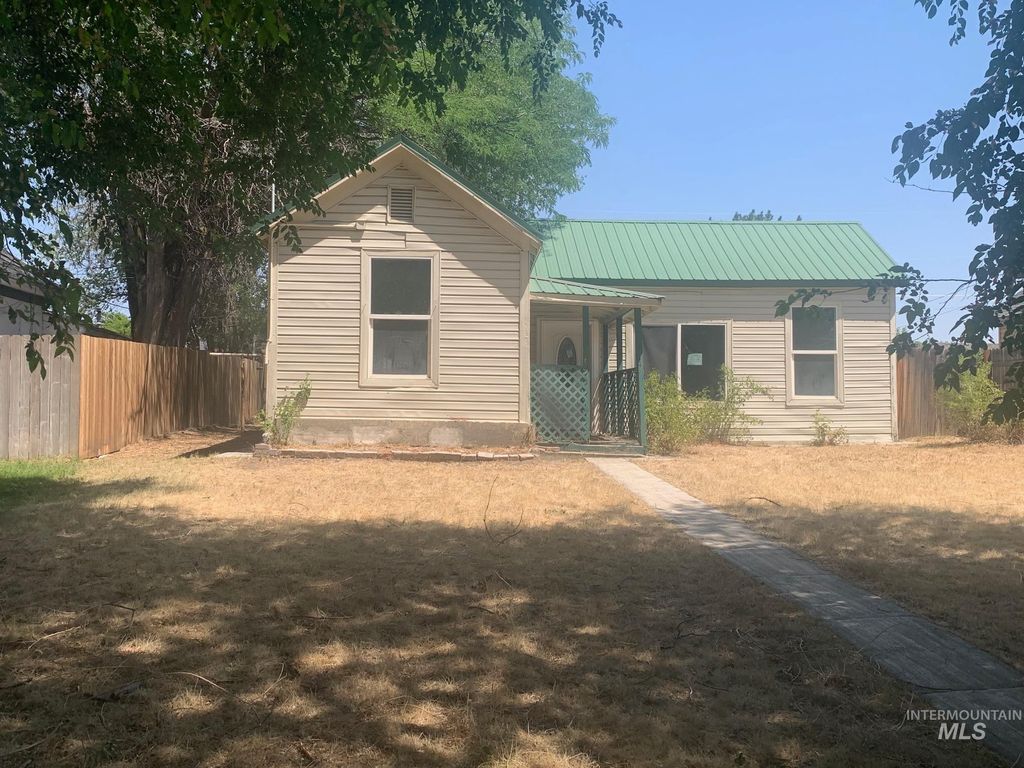 Photo of 414 N Birch St, Shoshone, ID 83352 (MLS # 98954828)