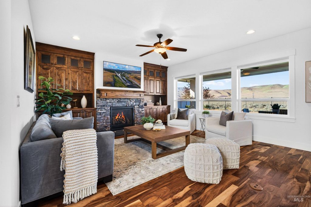 Photo of 7624 S Wagons View Avenue, Boise, ID 83716 (MLS # 98986361)