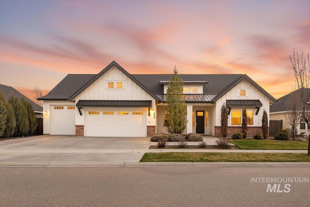 Photo of 1854 N Tullshire Way, Eagle, ID 83616 (MLS # 98983325)