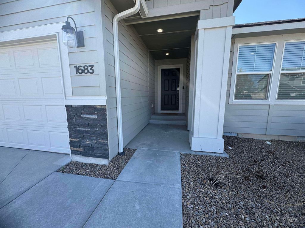Photo of 1683 SW Pegasus Peak Ave, Mountain Home, ID 83647 (MLS # 98983392)
