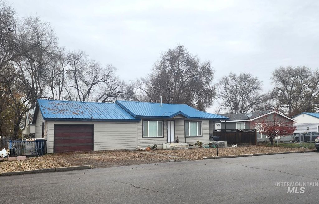 Photo of 705 N 2nd Street, Nyssa, OR 97913 (MLS # 98967845)