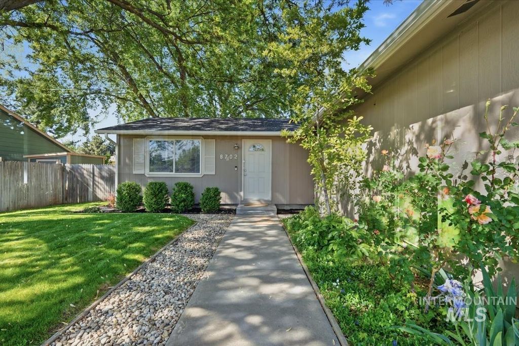 Photo of 8702 W Holbrook Ave, Boise, ID 83704 (MLS # 98985225)