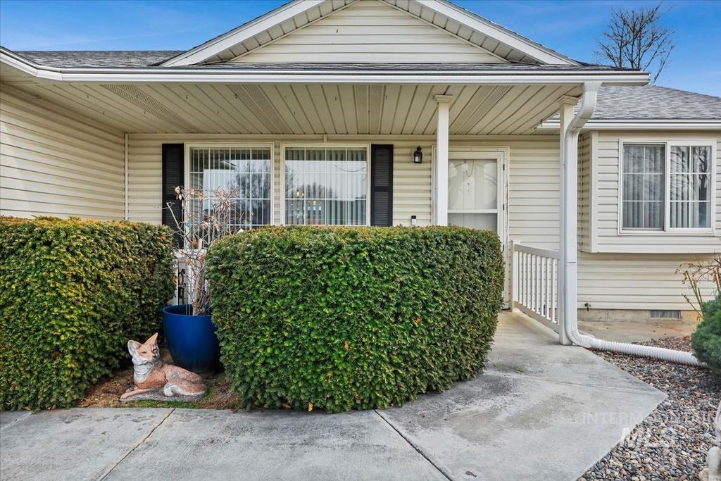 Photo of 3413 Saraset Cir, Caldwell, ID 83605 (MLS # 98973051)