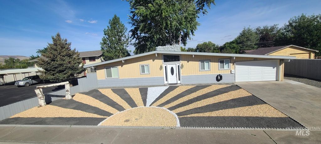 Photo of 1221 7th Street, Clarkston, WA 99403 (MLS # 98968293)