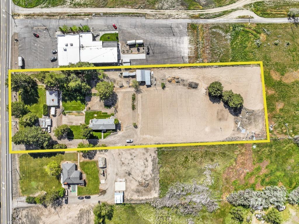 1907 & 1923 Pole Line Rd E