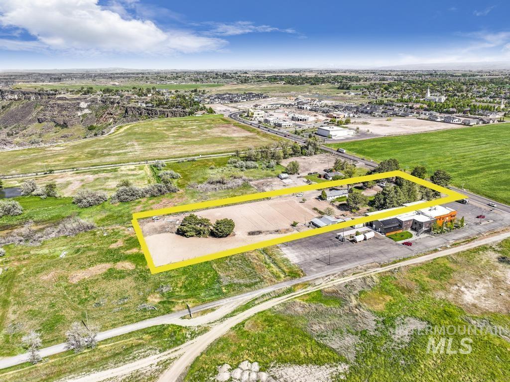 1907 & 1923 Pole Line Rd E