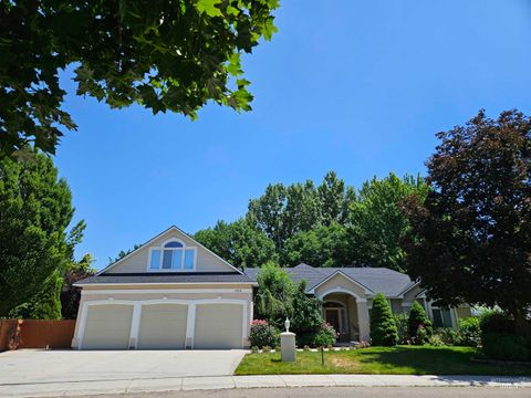 Photo of 1964 E Summercove Dr, Meridian, ID 83646 (MLS # 98968084)