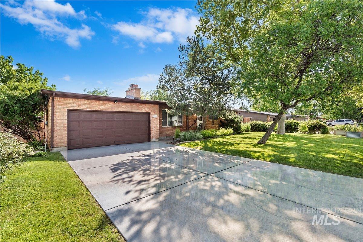 6910 W Brentwood Dr