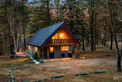 8 Squirrel Lane Garden Valley ID 83622