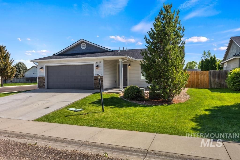 Photo of 4822 Charmae St, Caldwell, ID 83607 (MLS # 98985617)