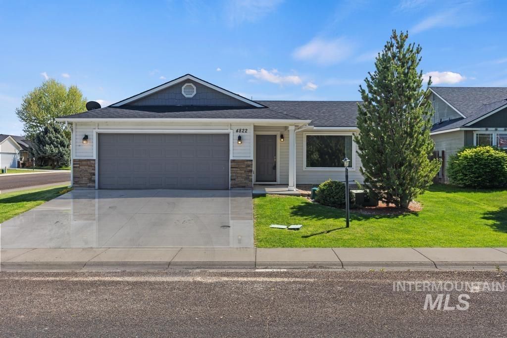 Photo of 4822 Charmae St, Caldwell, ID 83607 (MLS # 98985617)