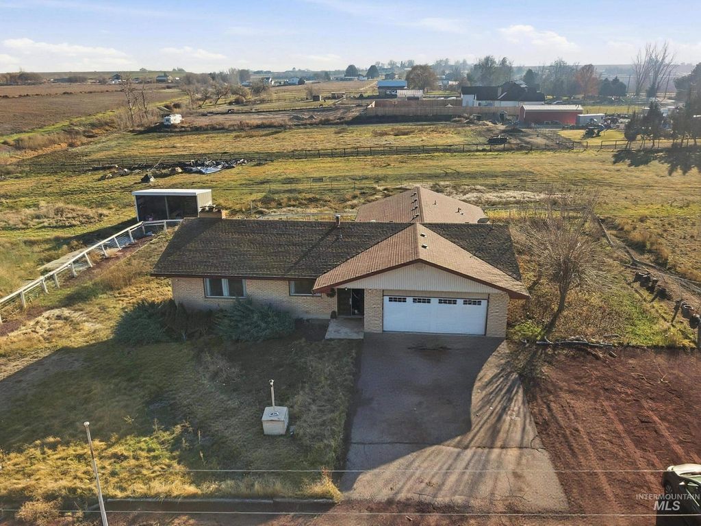 Photo of 16947 W Linden St, Caldwell, ID 83607 (MLS # 98969768)