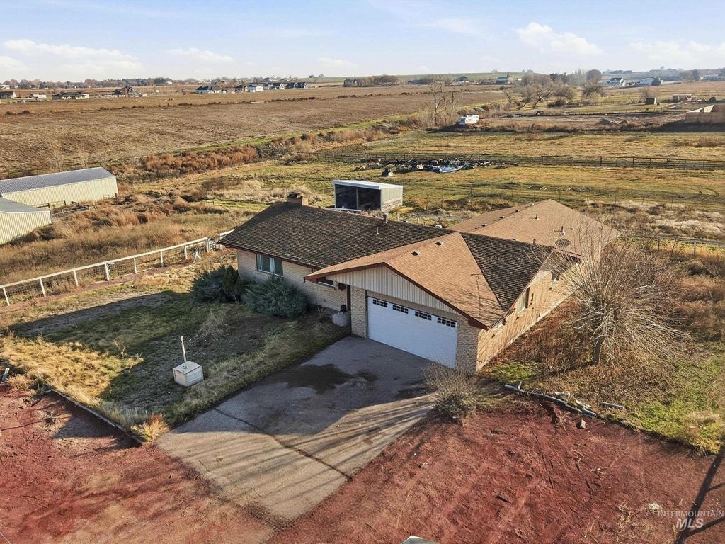 Photo of 16947 W Linden St, Caldwell, ID 83607 (MLS # 98969768)