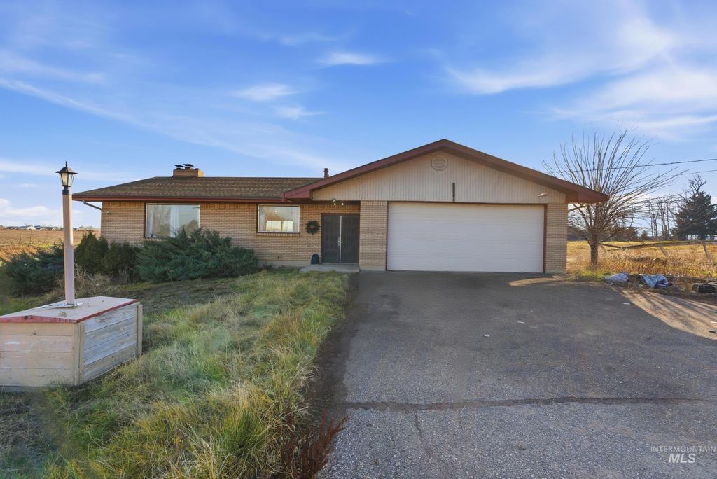 Photo of 16947 W Linden St, Caldwell, ID 83607 (MLS # 98969768)