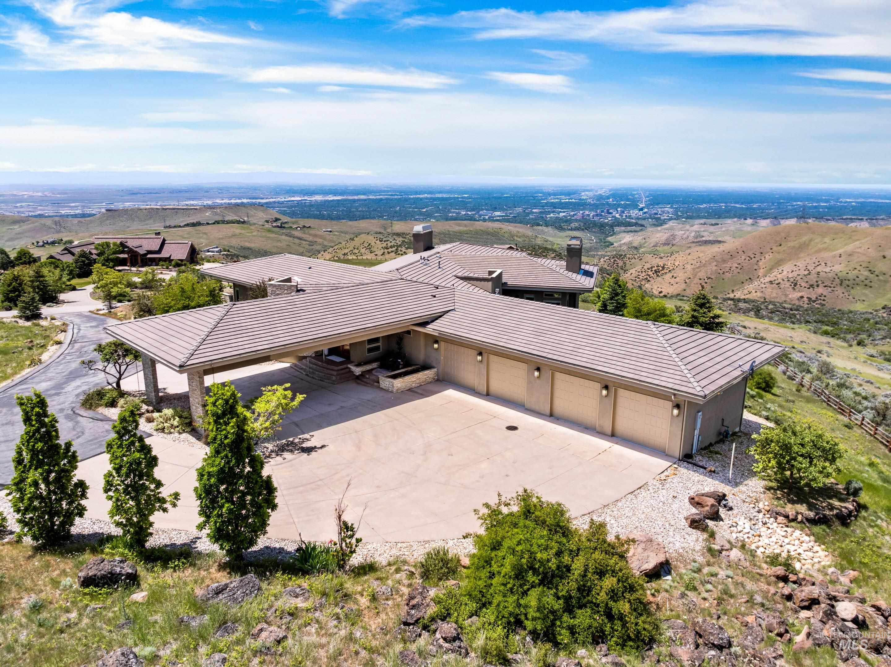 6329 E Wildhorse Ln