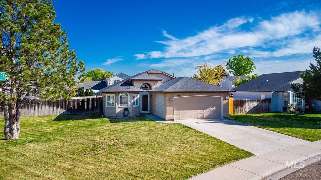 Photo of 14288 Blue Ridge St, Caldwell, ID 83607 (MLS # 98983180)