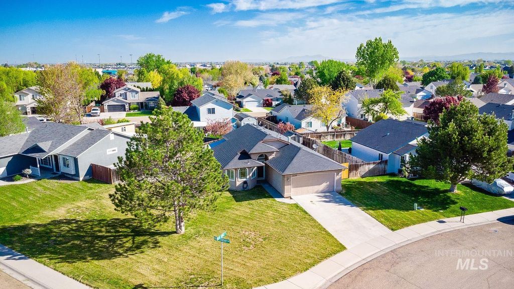 Photo of 14288 Blue Ridge St, Caldwell, ID 83607 (MLS # 98983180)