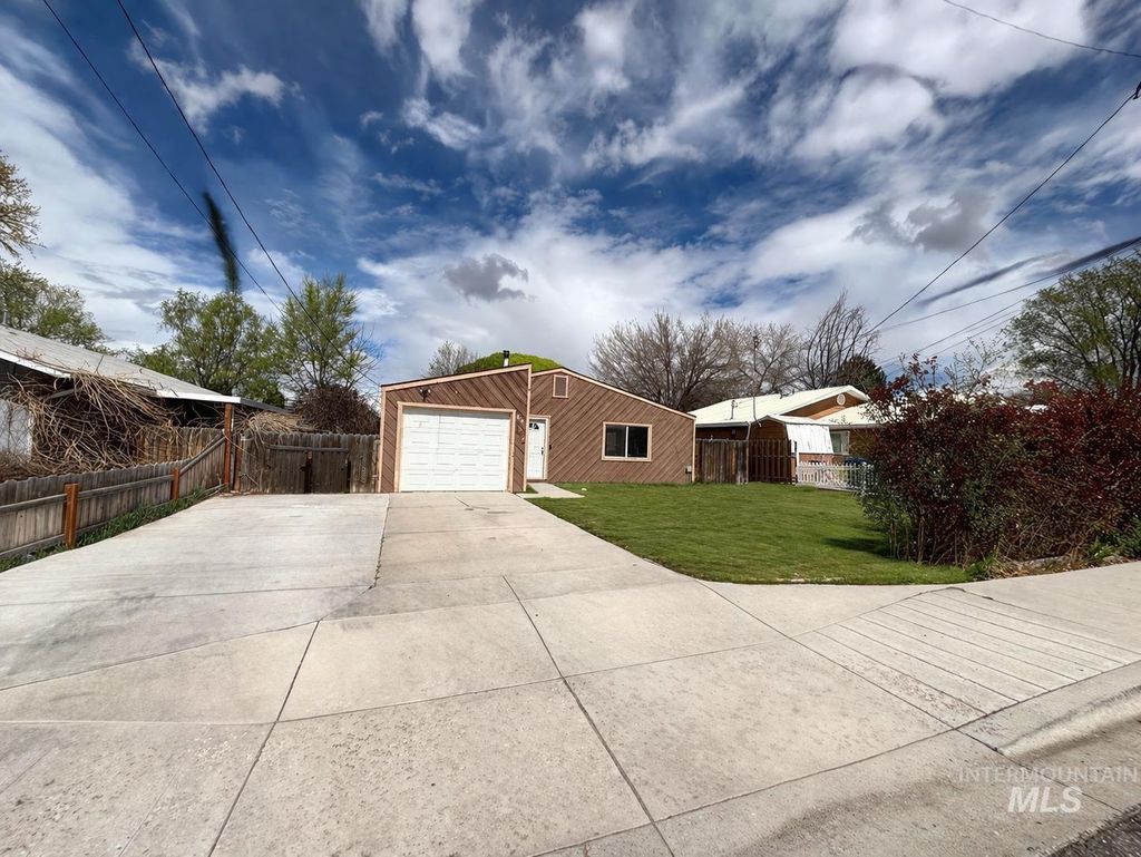 Photo of 214 W 8th Avenue, Jerome, ID 83301 (MLS # 98980601)