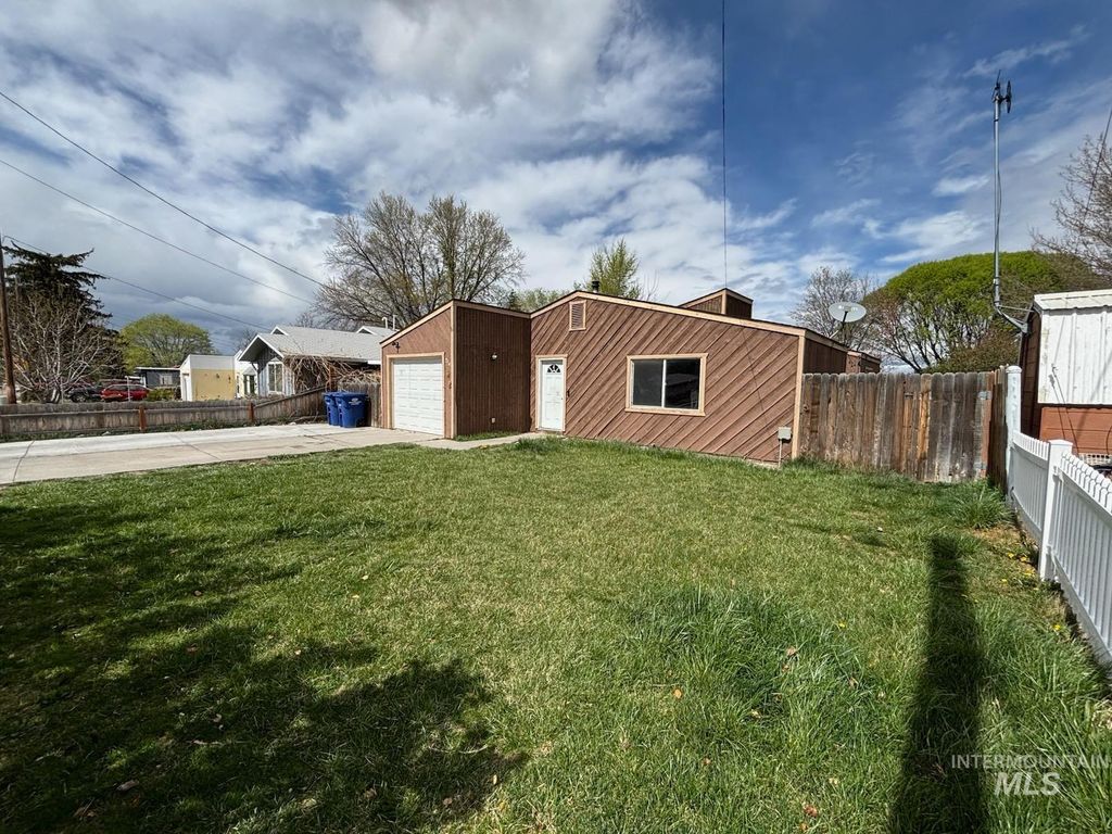 Photo of 214 W 8th Avenue, Jerome, ID 83338 (MLS # 98980601)