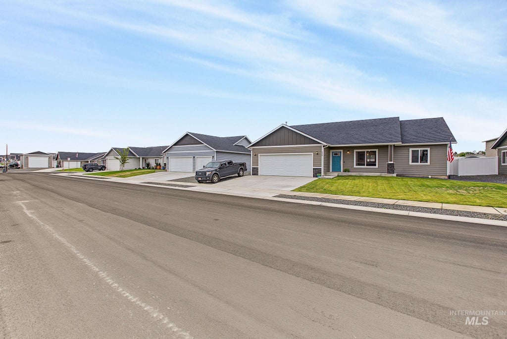 Photo of 1438 Horizon Court, Lewiston, ID 83501 (MLS # 99002736)