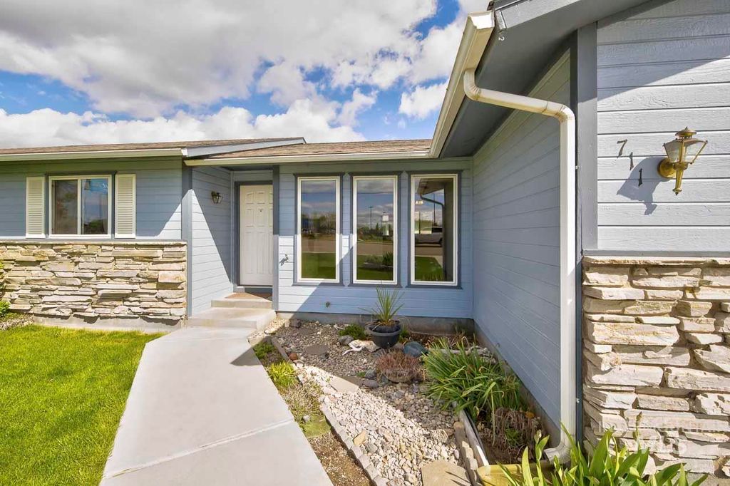 Photo of 711 E Ustick Rd, Caldwell, ID 83605 (MLS # 98982698)