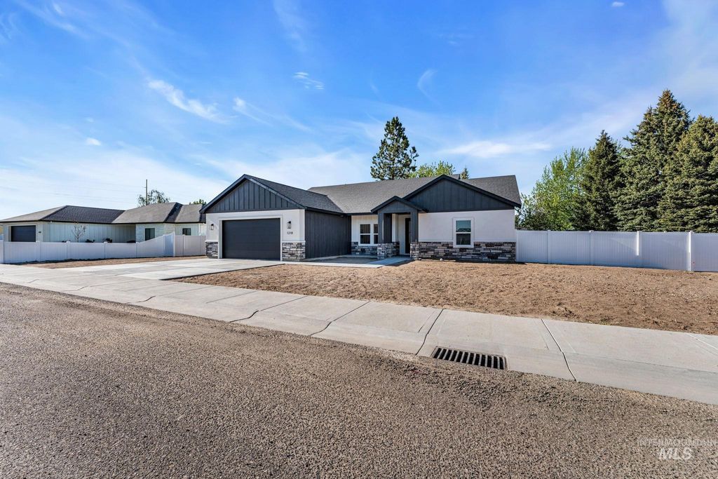 Photo of 1218 Jade Drive, Rupert, ID 83350 (MLS # 98986722)