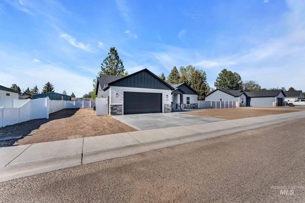 Photo of 1218 Jade Drive, Rupert, ID 83350 (MLS # 98986722)
