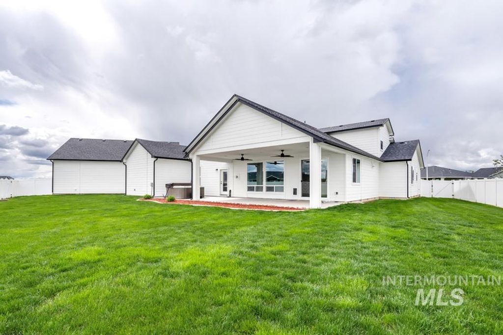 Photo of 342 Spur Ave, Fruitland, ID 83619 (MLS # 98983352)
