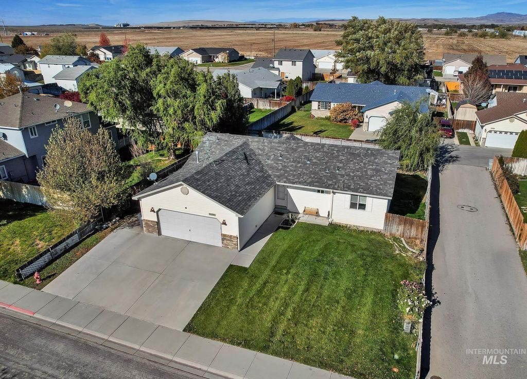 Photo of 1250 NW Pintail St, Mountain Home, ID 83647 (MLS # 98966296)