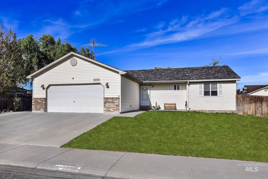 Photo of 1250 NW Pintail St, Mountain Home, ID 83647 (MLS # 98966296)