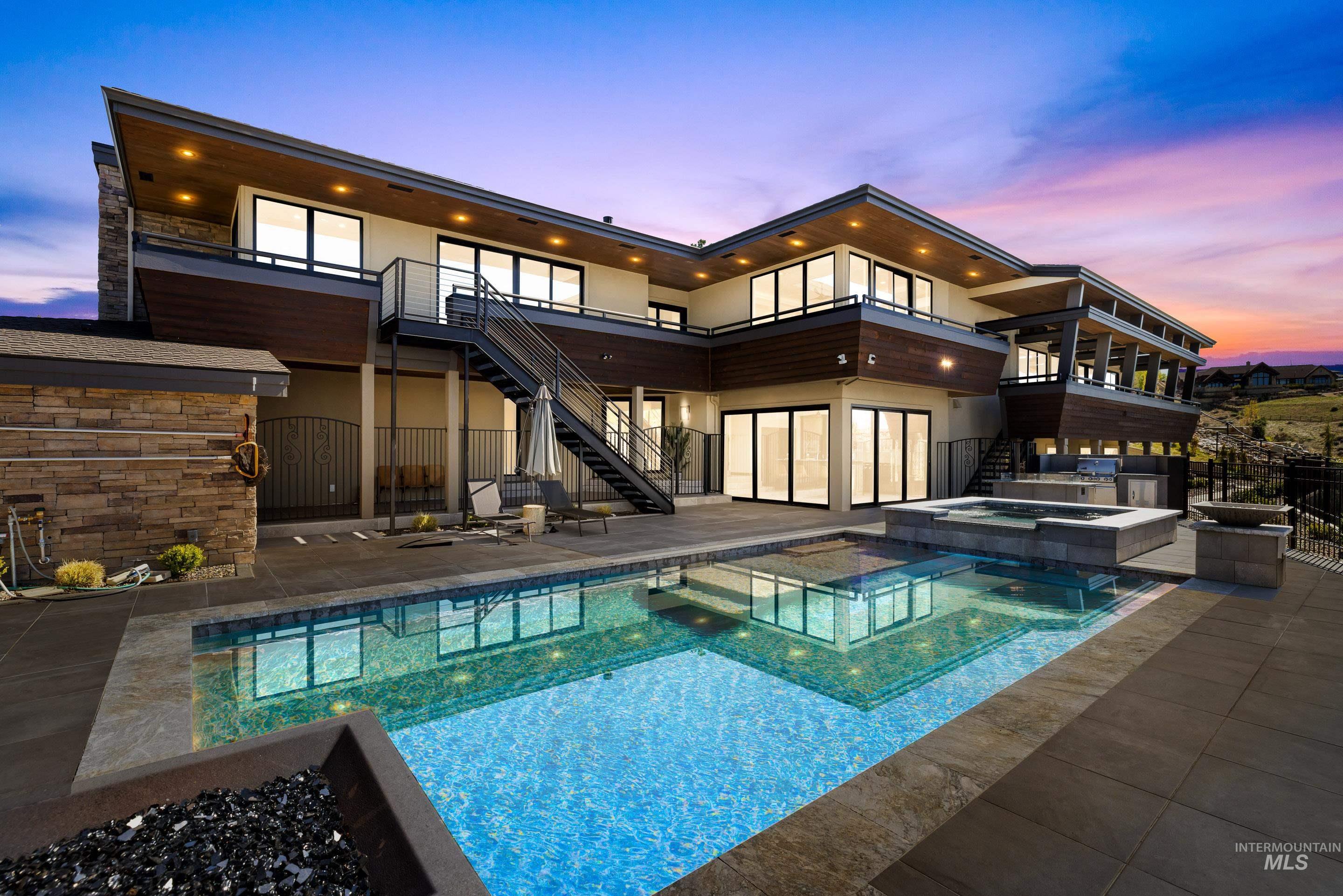 146 W Skylark Drive