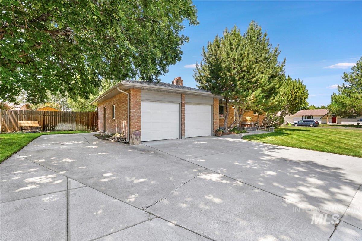 975 Desert View Drive