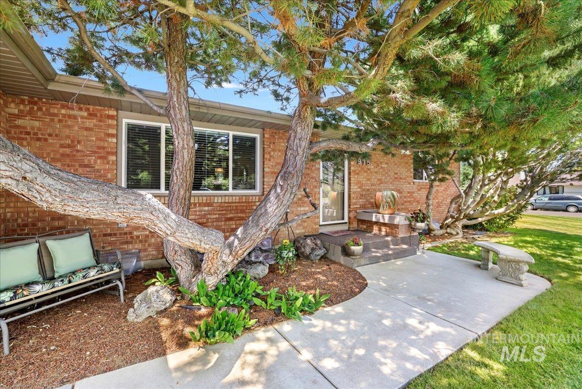 975 Desert View Drive