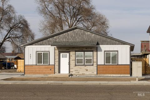 Photo of 297 SW 6th St #2 St, Ontario, OR 97914 (MLS # 98973531)